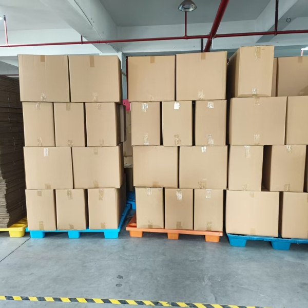 On jälleen toimituskausi! Yiwu Kebon Healthcare on kiireinen maailmanlaajuisten ensiapumääräysten täyttämisessä